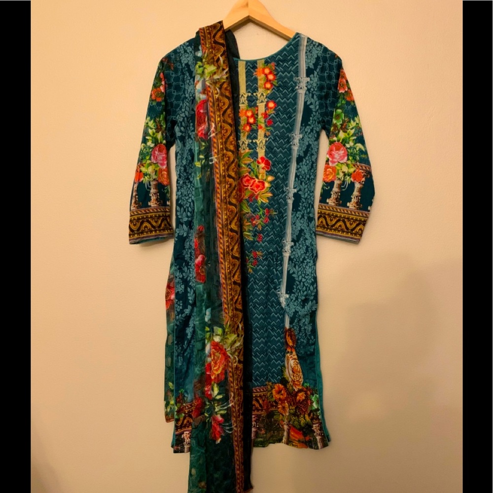 Indian/Pakistani Salwar Kameez dress (3 piece)